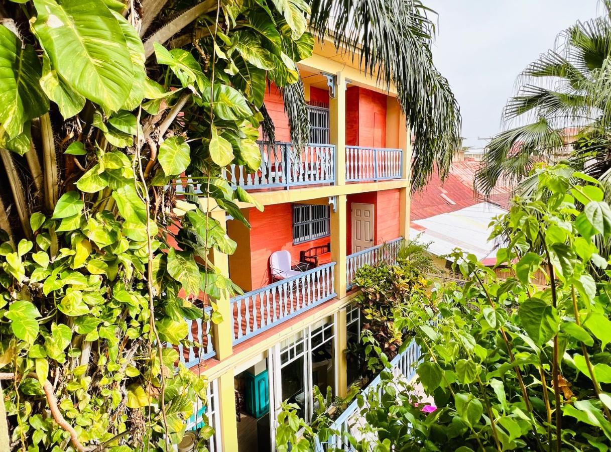 Hotel Casona De La Isla Flores Exterior photo